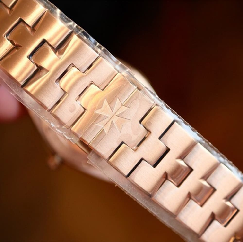 Vacheron C0nstan1n Overseas Self-winding
