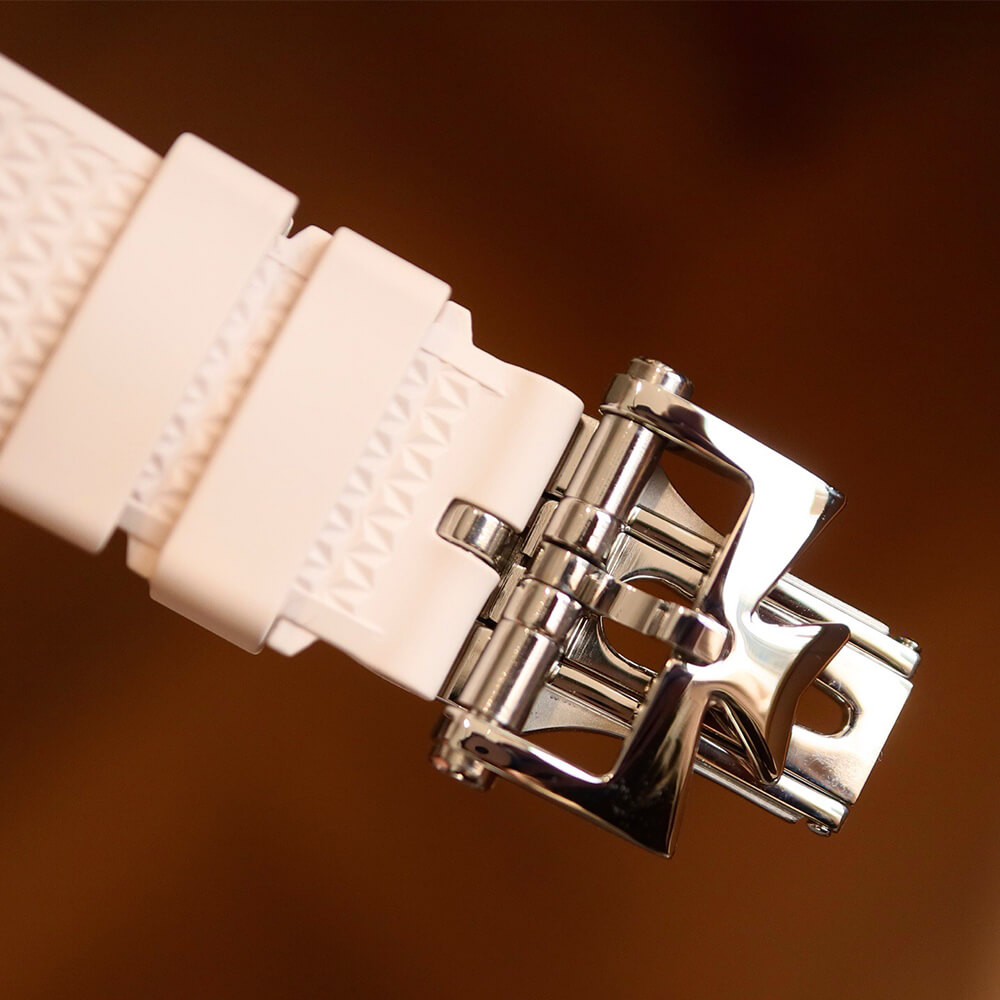 Vacheron C0nstan1n Overseas Self-winding
