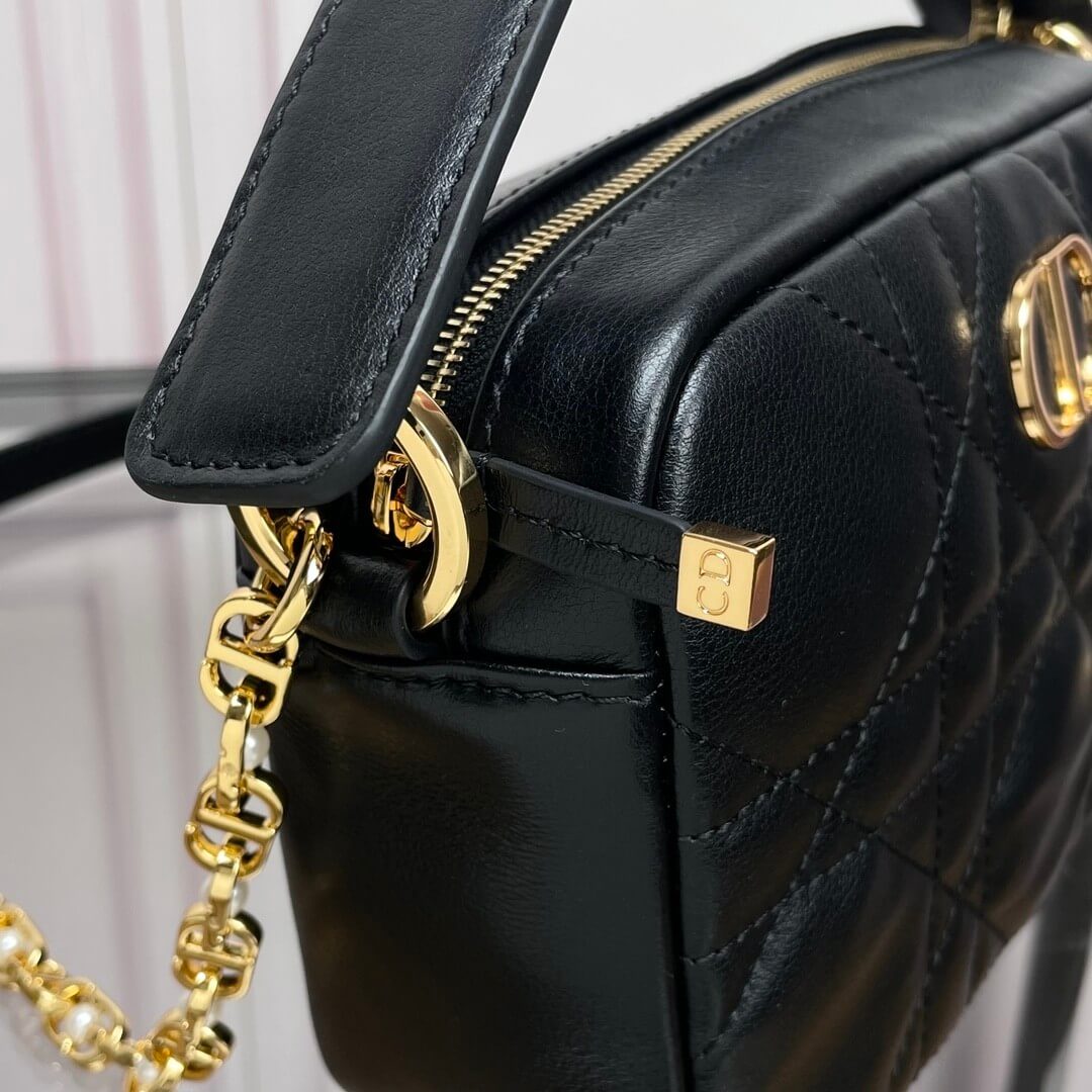 Small D10r Caro top handle camera bag