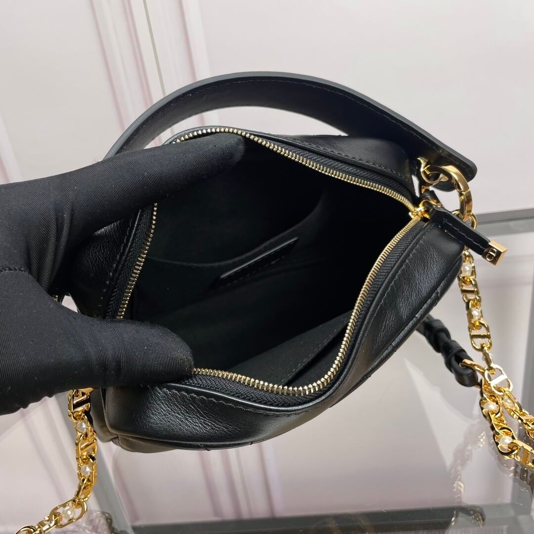 Small D10r Caro top handle camera bag