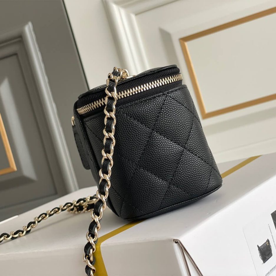 Ch**el chain cosmetic bag