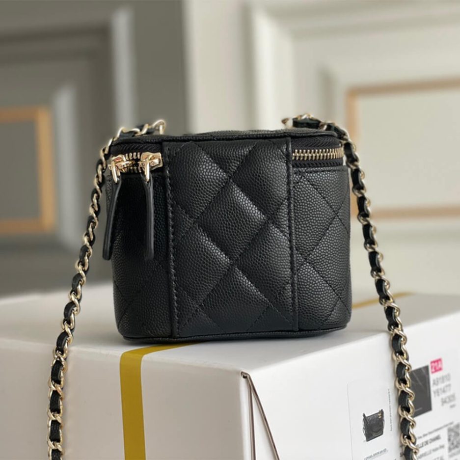 Ch**el chain cosmetic bag