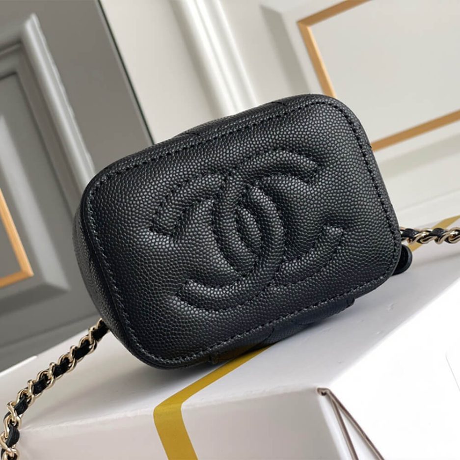 Ch**el chain cosmetic bag
