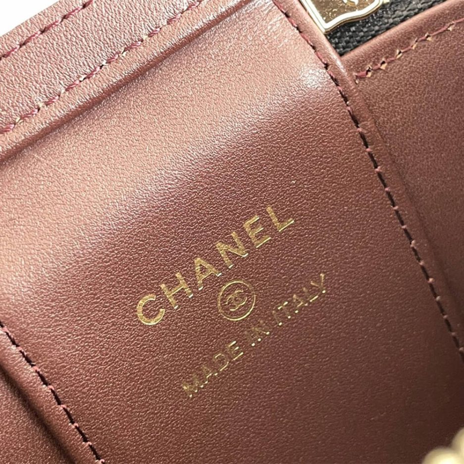 Ch**el chain cosmetic bag
