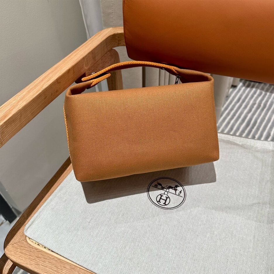 H**me5 toiletery bag