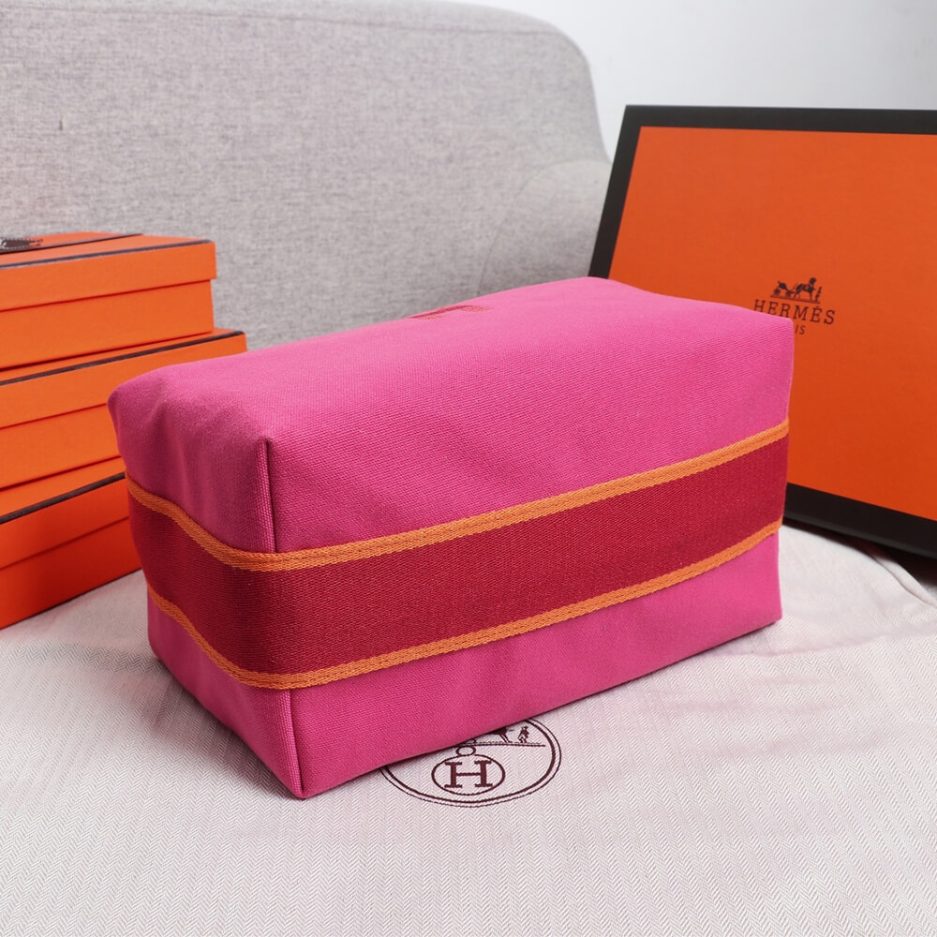H**me5 toiletery bag