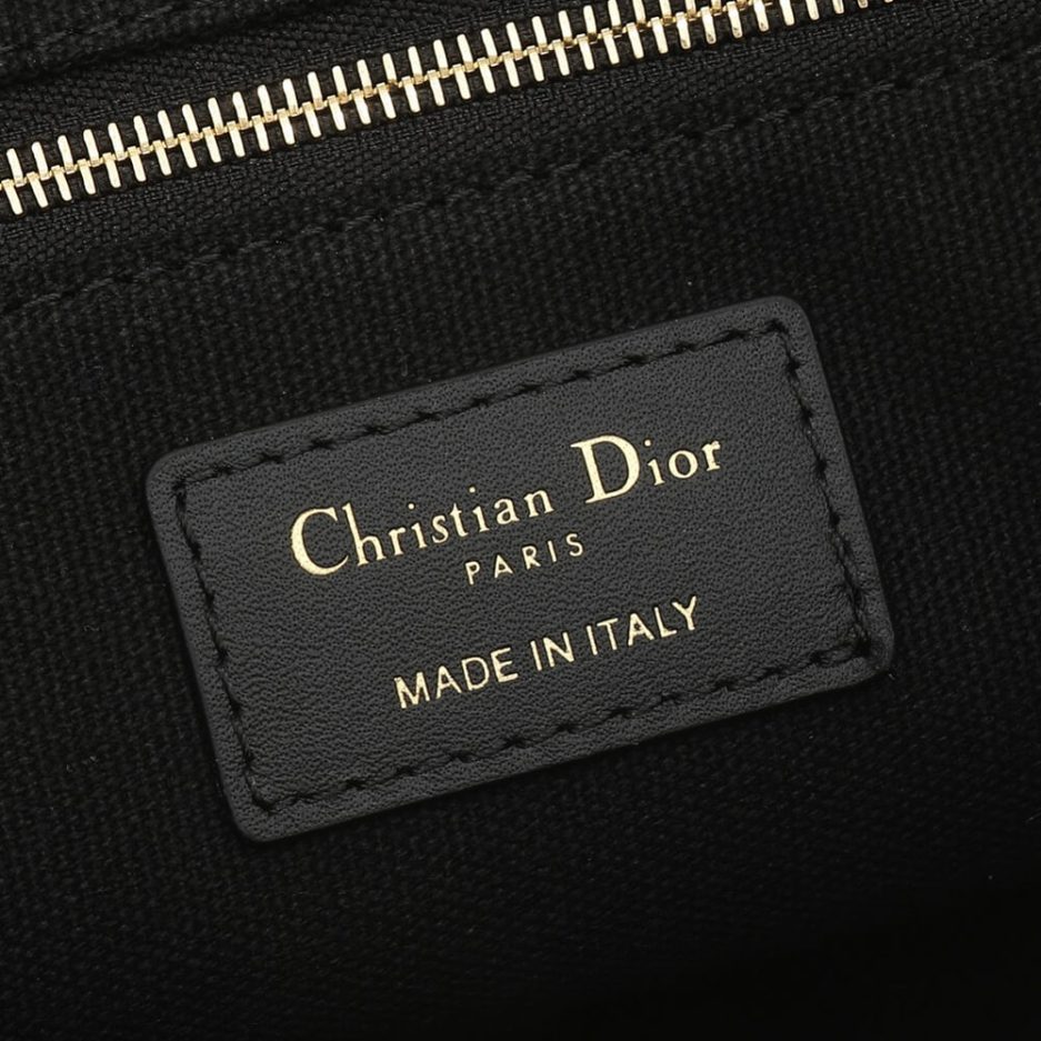Small D10r Book Tote