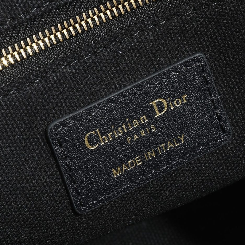 Small D10r Book Tote