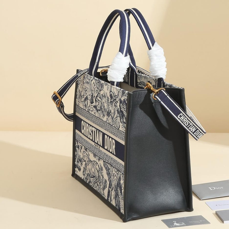 Medium D10r Book Tote