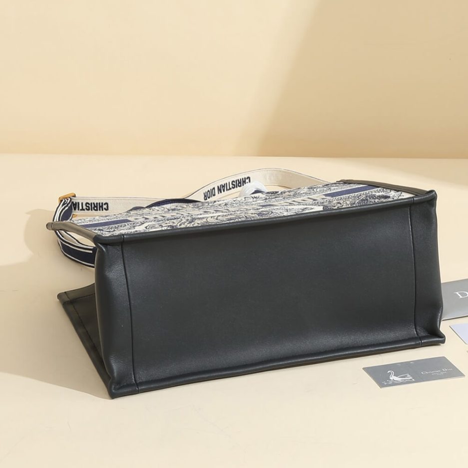 Medium D10r Book Tote