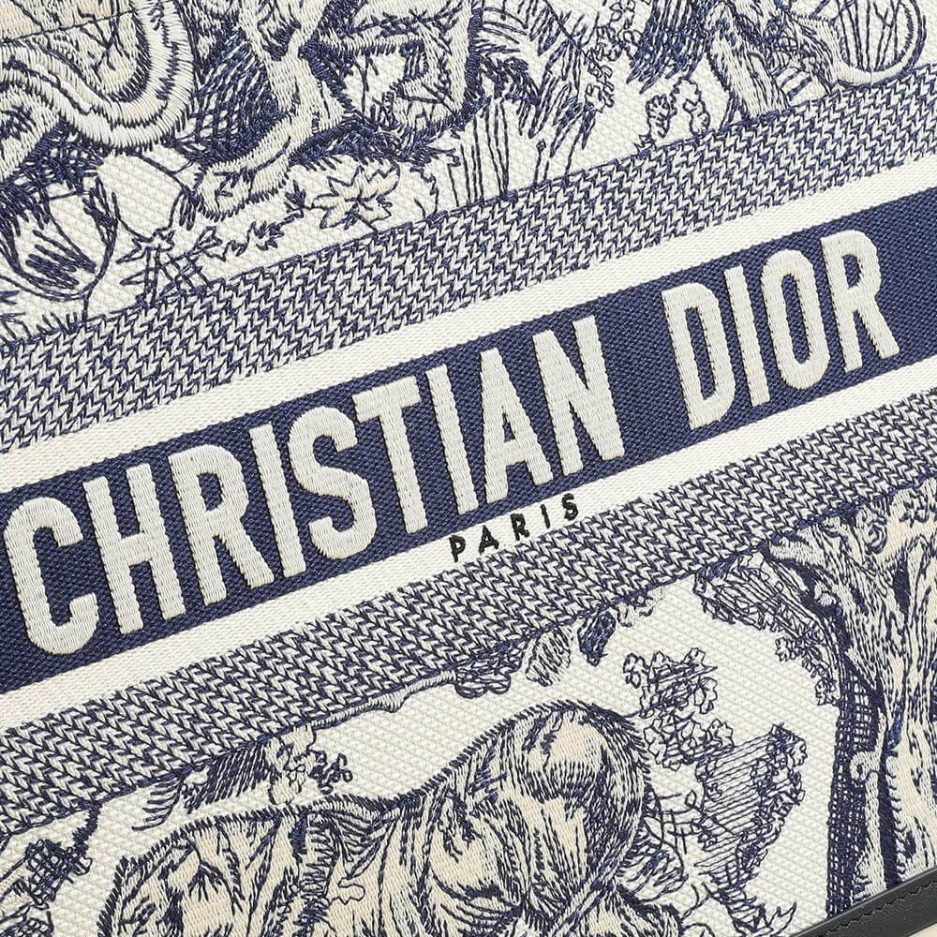 Medium D10r Book Tote