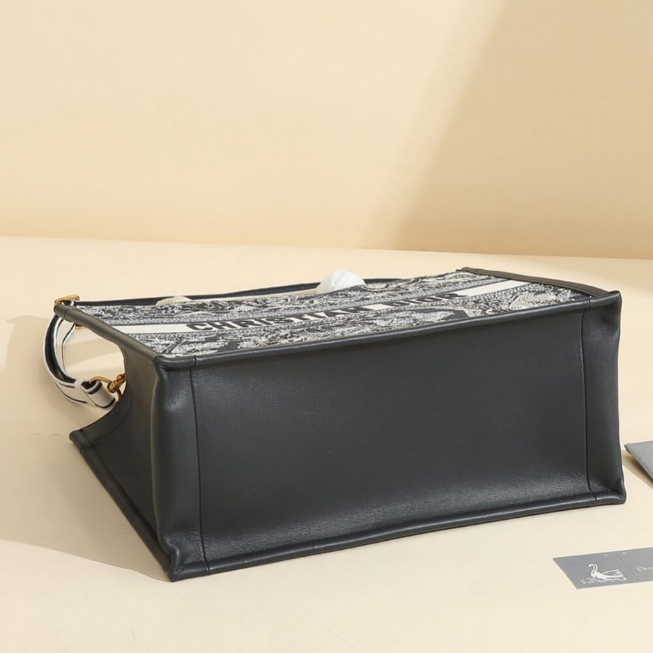 Medium D10r Book Tote