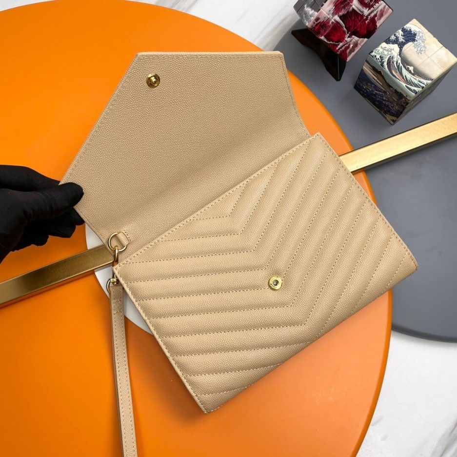 Y51 CASSANDRE matelassé leather flap clutch
