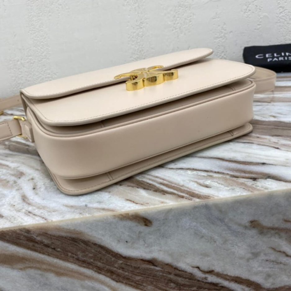 Ce1i*e CLASSIQUE TRIOMPHE BAG IN CALFSKIN
