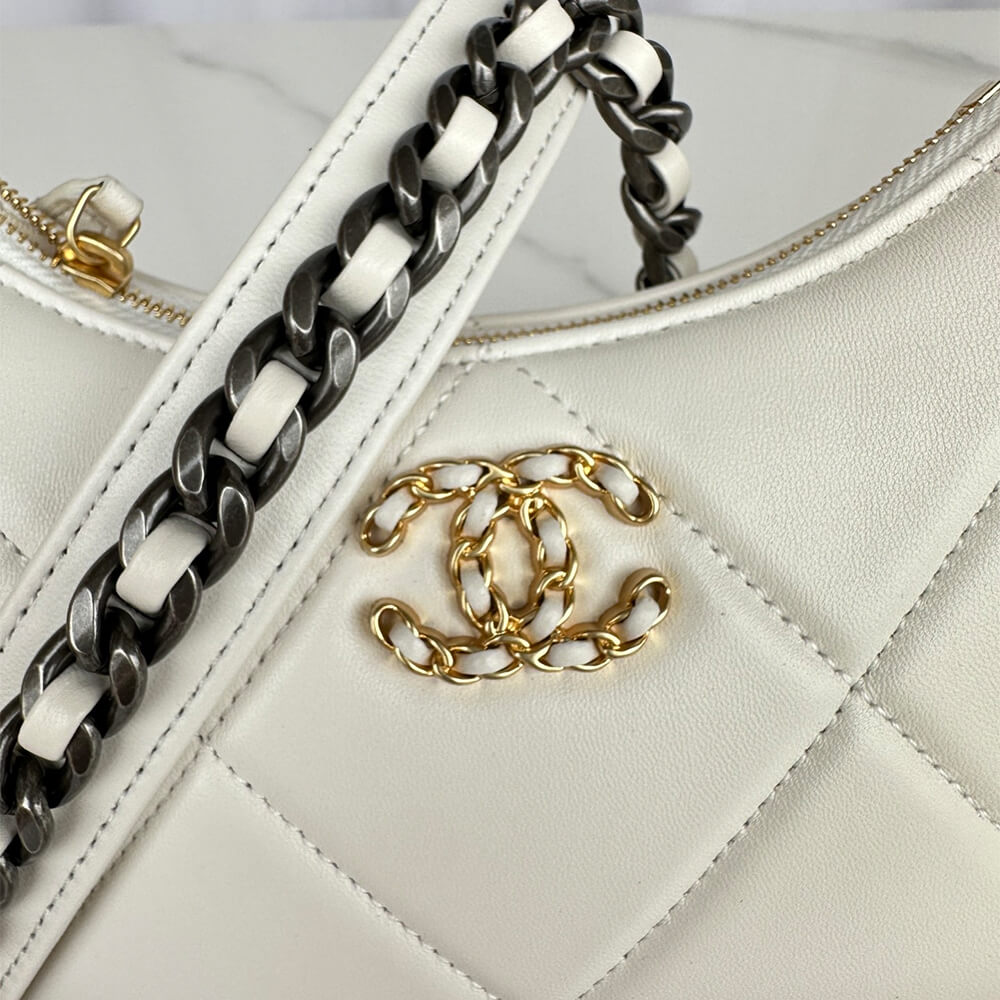Ch**el 19 chain bag