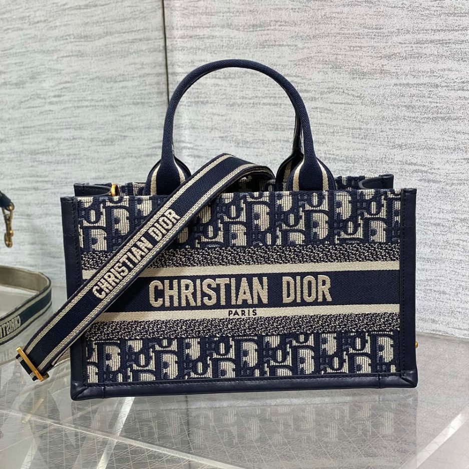 D10r East-West D10r Book Tote with strap