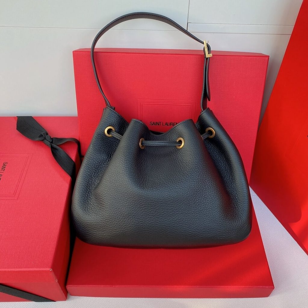 Y51 PARIS VII small hobo in grained leather