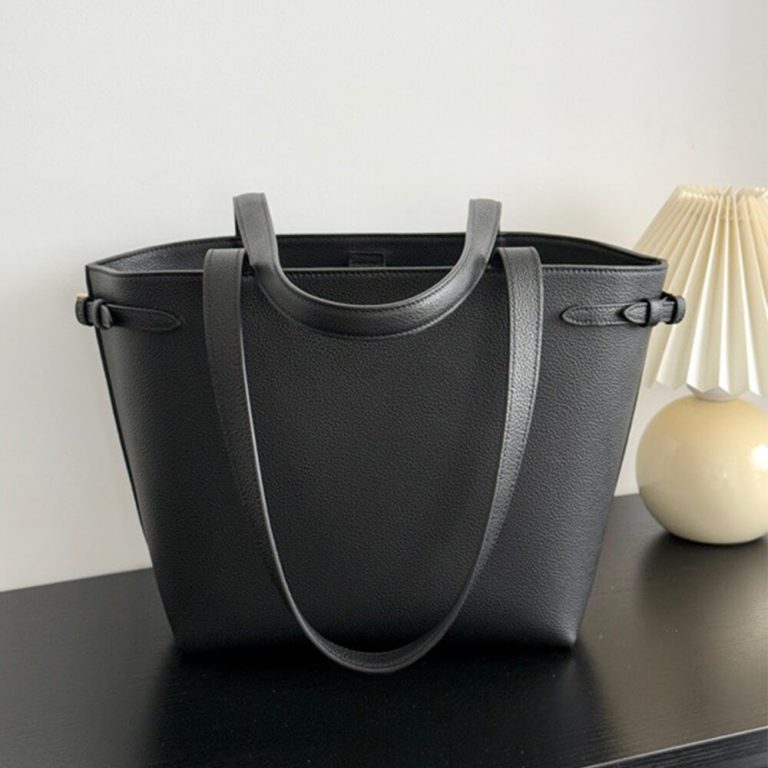 Ce1i*e SMALL CABAS ANAÏS CUIR TRIOMPHE in Grained calfskin