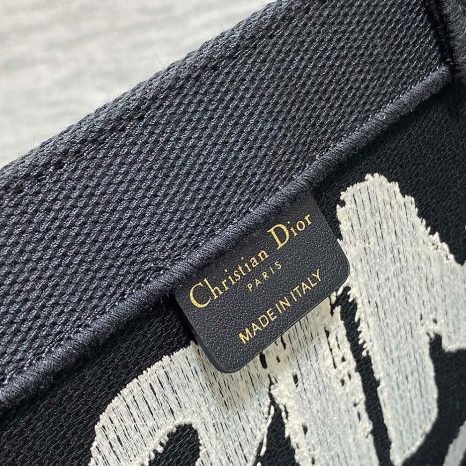 Medium D10r Book Tote