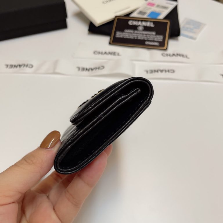Ch**el 19 card holder with flap