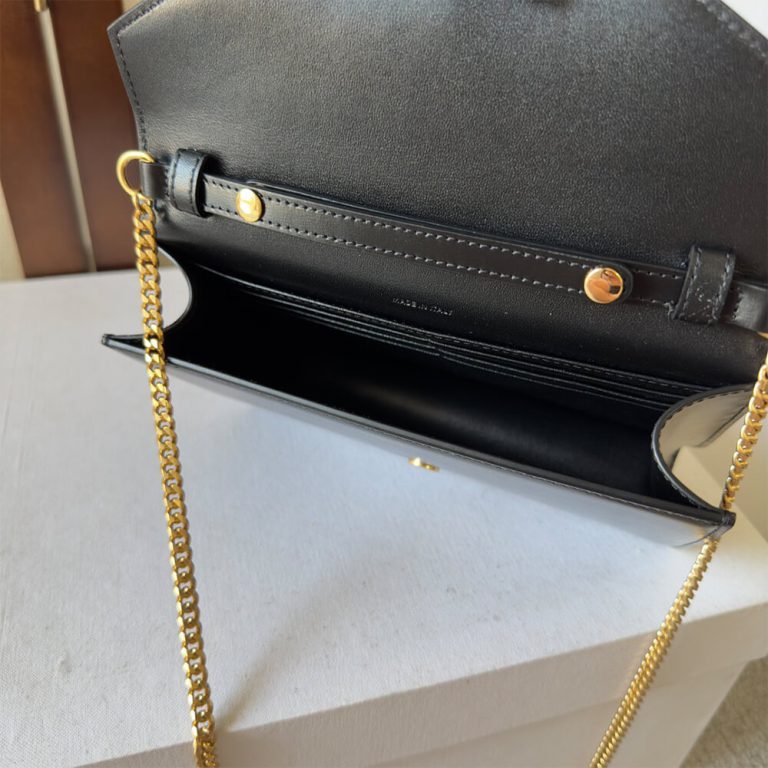 WALLET ON CHAIN MARGO in Shiny calfskin(HIGH-END GRADE)