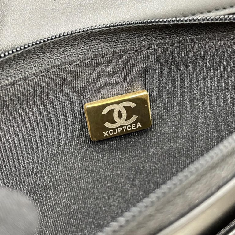 Ch**el BOY Ch**el Wallet On Chain(high-end grade)